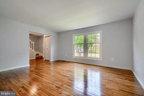 Living - 1720 Denton Ct, Crofton, MD 21114 photo 2 of 4
