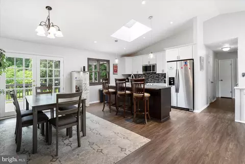 Entry Way - 1215 Lorene Dr, Pasadena, MD 21122 photo 1 of 5
