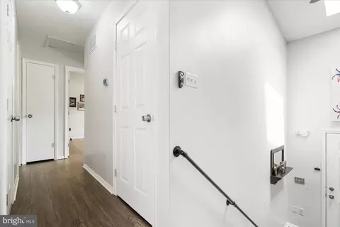 Entry Way - 1215 Lorene Dr, Pasadena, MD 21122 photo 3 of 5