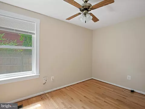 Bedroom - 1440 Cedarhurst Rd, Shady Side, MD 20764 photo 4 of 4
