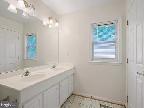 Bath - 1440 Cedarhurst Rd, Shady Side, MD 20764 photo 2 of 3