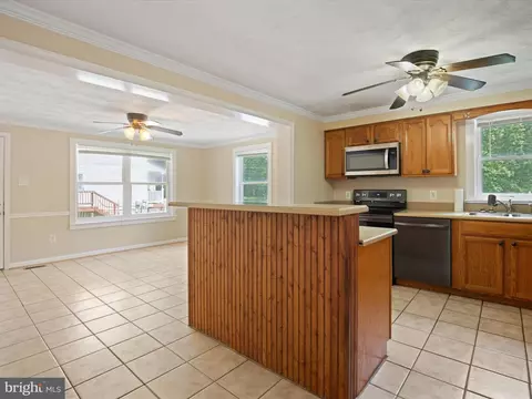 Kitchen - 1440 Cedarhurst Rd, Shady Side, MD 20764 photo 3 of 3