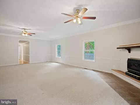 Living - 1440 Cedarhurst Rd, Shady Side, MD 20764 photo 4 of 4