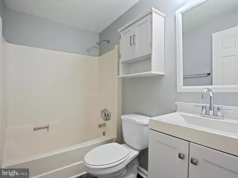 Bath - 1440 Cedarhurst Rd, Shady Side, MD 20764 photo 1 of 3