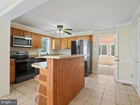 Kitchen - 1440 Cedarhurst Rd, Shady Side, MD 20764 photo 2 of 3