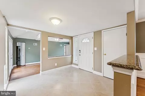 Entry Way - 5 Brookfield Rd, Pasadena, MD 21122 photo 1 of 2