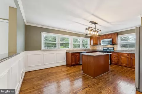 Kitchen - 5 Brookfield Rd, Pasadena, MD 21122 photo 2 of 4