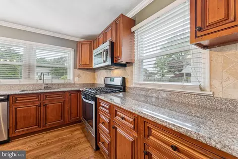 Kitchen - 5 Brookfield Rd, Pasadena, MD 21122 photo 4 of 4
