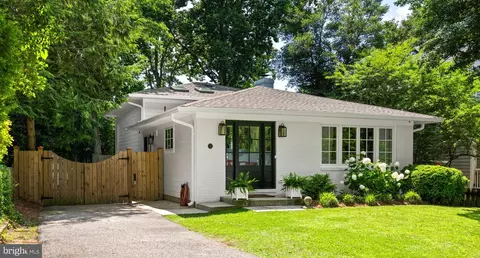 8 Lawrence Ave, Annapolis, MD 21403