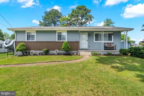 7674 Pine Haven Dr, Pasadena, MD 21122