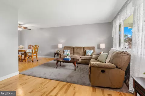 7674 Pine Haven Dr, Pasadena, MD 21122 photo 11