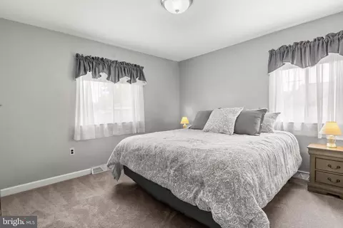 7674 Pine Haven Dr, Pasadena, MD 21122 photo 28