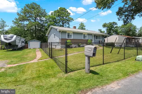 7674 Pine Haven Dr, Pasadena, MD 21122 photo 5