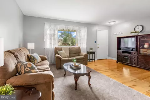 7674 Pine Haven Dr, Pasadena, MD 21122 photo 9