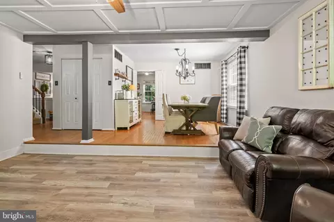 Entry Way - 411 Stanford Ct, Arnold, MD 21012 photo 6 of 13