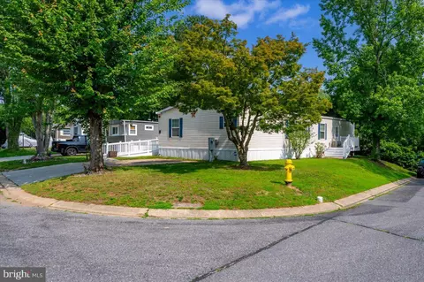 302 Berts Dr, Lothian, MD 20711 photo 2