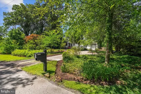 Exterior - 215 Wardour Dr, Annapolis, MD 21401 photo 2 of 8