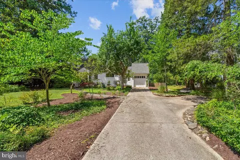 Exterior - 215 Wardour Dr, Annapolis, MD 21401 photo 4 of 8