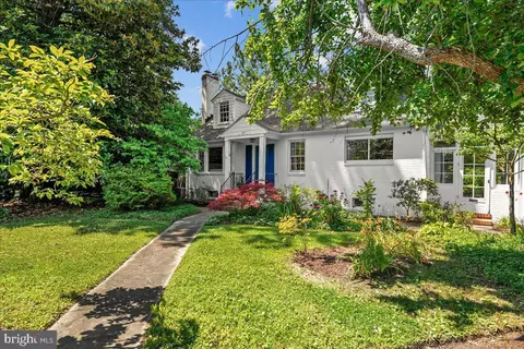 215 Wardour Dr, Annapolis, MD 21401