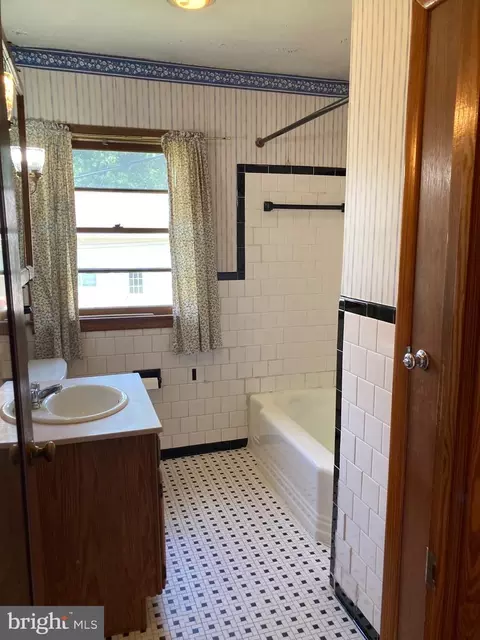 Bath - 1930 Cedar Rd, Pasadena, MD 21122 photo 1 of 1