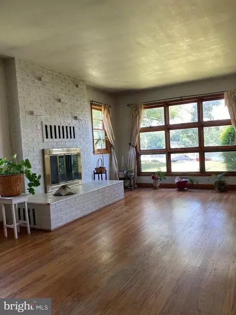 Living - 1930 Cedar Rd, Pasadena, MD 21122 photo 1 of 2