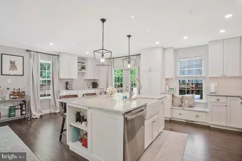 Kitchen - 628 Talon Ct, Arnold, MD 21012 photo 6 of 6