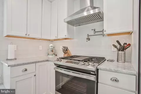 Kitchen - 628 Talon Ct, Arnold, MD 21012 photo 2 of 6