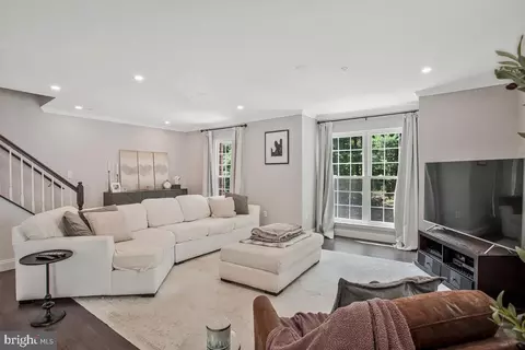Living - 628 Talon Ct, Arnold, MD 21012 photo 1 of 1
