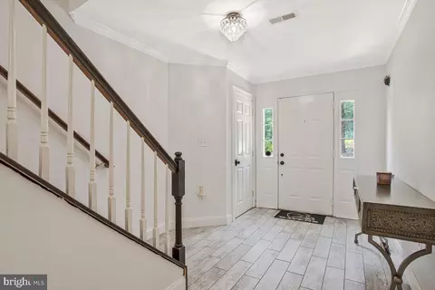 Entry Way - 628 Talon Ct, Arnold, MD 21012 photo 2 of 5