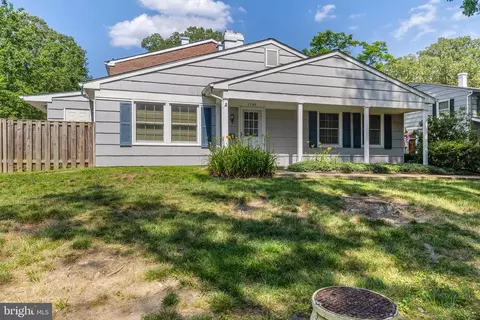 1746 Woodridge Ct, Crofton, MD 21114