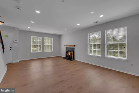 Living - 1440 Nutwood Ct, Crofton, MD 21114 photo 3 of 3