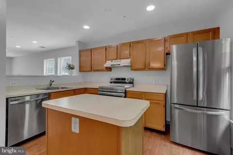 Kitchen - 1440 Nutwood Ct, Crofton, MD 21114 photo 2 of 6