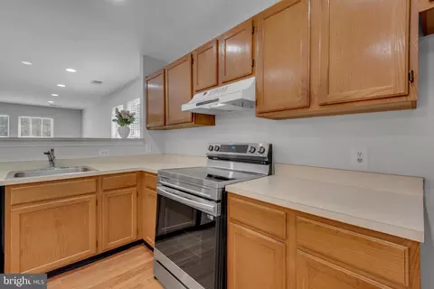 Kitchen - 1440 Nutwood Ct, Crofton, MD 21114 photo 4 of 6