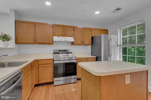 Kitchen - 1440 Nutwood Ct, Crofton, MD 21114 photo 5 of 6