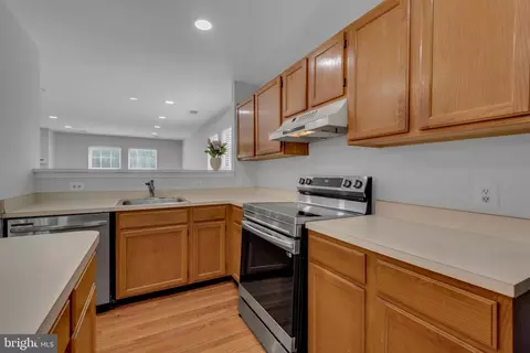 Kitchen - 1440 Nutwood Ct, Crofton, MD 21114 photo 3 of 6