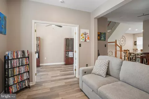 Entry Way - 4103 Apple Leaf Ct, Pasadena, MD 21122 photo 3 of 10