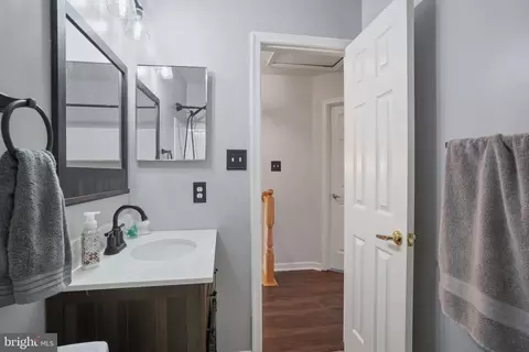Entry Way - 4103 Apple Leaf Ct, Pasadena, MD 21122 photo 9 of 10