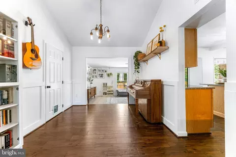 Entry Way - 1739 Mayfair Pl, Crofton, MD 21114 photo 4 of 6