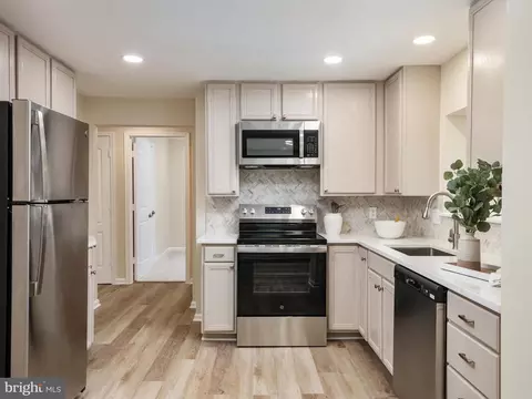 Kitchen - 1395 Rainbow Dr, Pasadena, MD 21122 photo 3 of 3