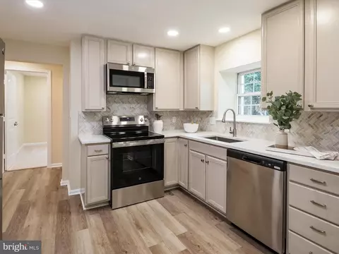 Kitchen - 1395 Rainbow Dr, Pasadena, MD 21122 photo 2 of 3