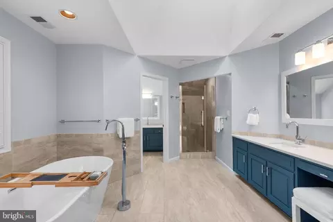 Bath - 1200 Marinaview Dr, Arnold, MD 21012 photo 2 of 7