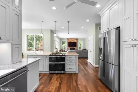 Kitchen - 1200 Marinaview Dr, Arnold, MD 21012 photo 5 of 5