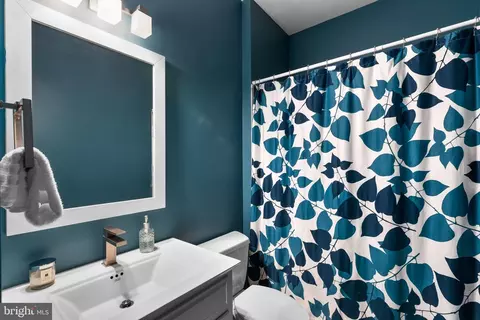 Bath - 1200 Marinaview Dr, Arnold, MD 21012 photo 1 of 7