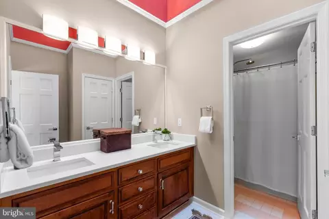 Bath - 1200 Marinaview Dr, Arnold, MD 21012 photo 6 of 7