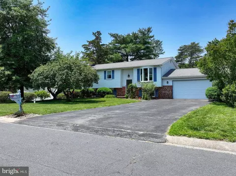 1554 Marco Dr, Pasadena, MD 21122 photo 3