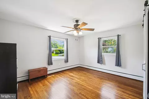 Bedroom - 1482 Friendly Rd, Pasadena, MD 21122 photo 5 of 7