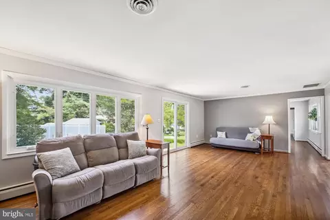 Living - 1482 Friendly Rd, Pasadena, MD 21122 photo 4 of 4