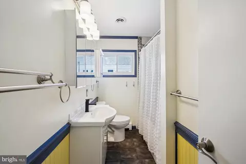 Bath - 1482 Friendly Rd, Pasadena, MD 21122 photo 2 of 3