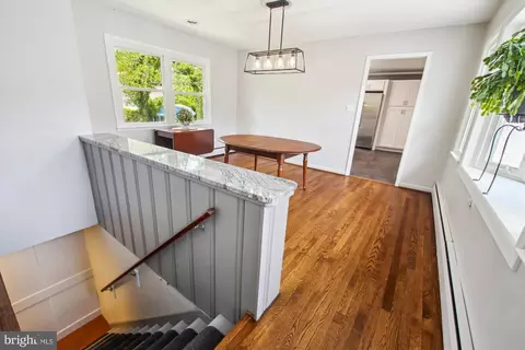 Entry Way - 1482 Friendly Rd, Pasadena, MD 21122 photo 5 of 8