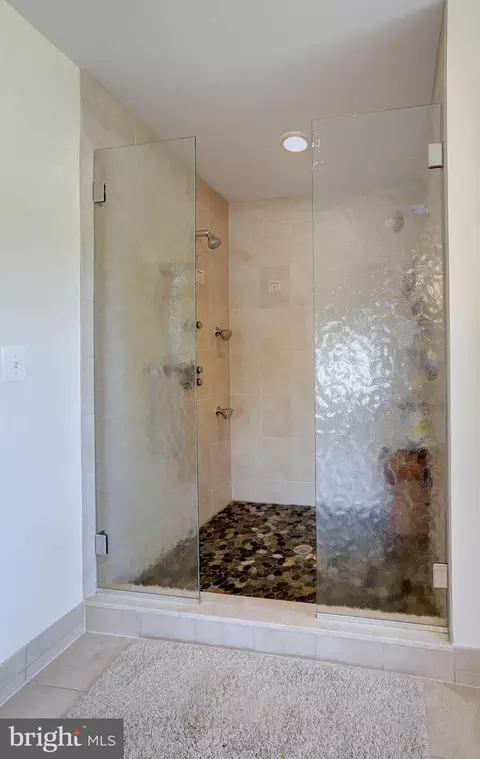Bath - 1539 Pine Whiff Ave, Edgewater, MD 21037 photo 5 of 7